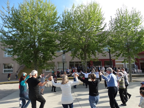 Ball de sardanes a la Plaça del Casal