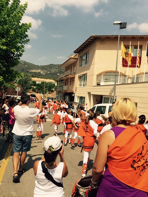 Actuació dels bastoners de Canyelles