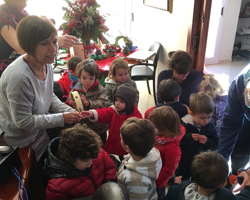 Els nens i nenes amb l'Alcaldessa